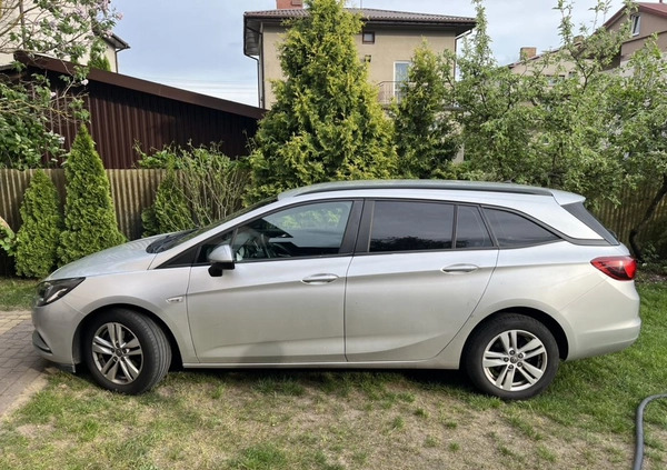 Opel Astra cena 33000 przebieg: 264000, rok produkcji 2017 z Białystok małe 22